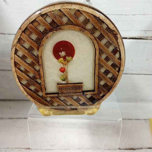 Vintage Retro MCM Lucite / Acrylic Circular Napkin Holder w/ Dry Flowers Rattan - Picture 3 of 8